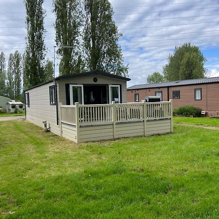 Family Fun Getaway Holiday Home نورث هامبتون المظهر الخارجي الصورة